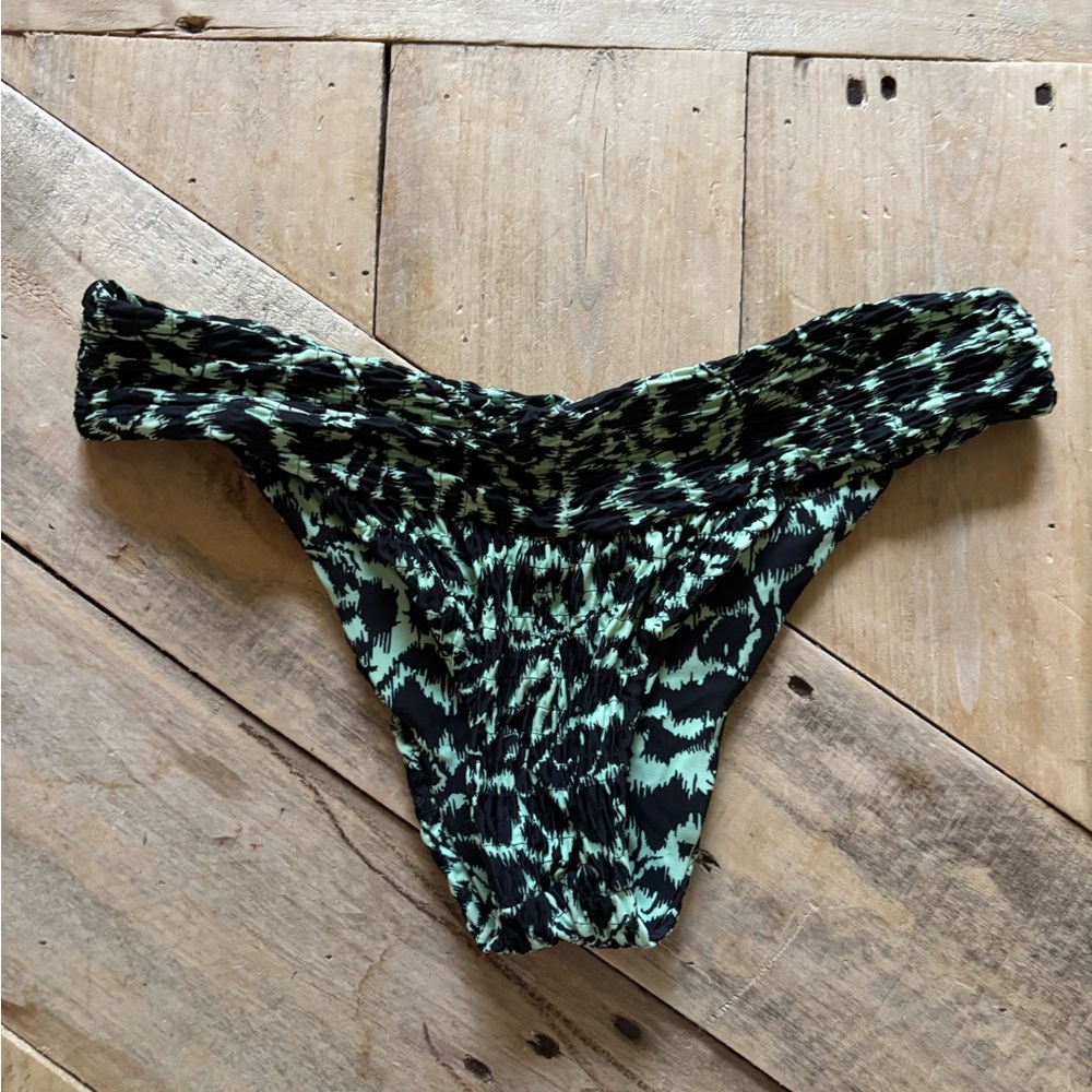 tori praver swim bottom black and teal green size L